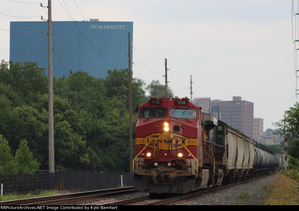 BNSF 719